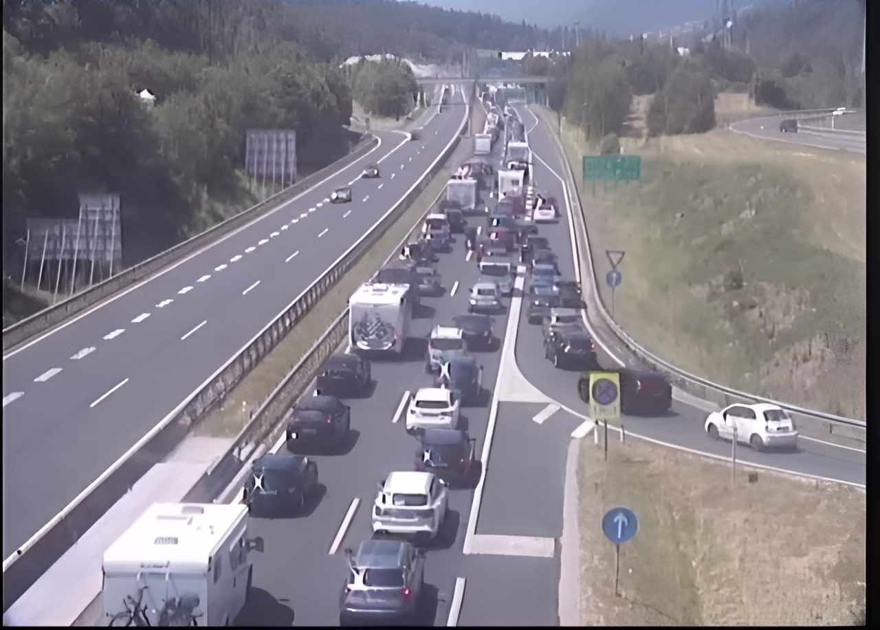 Prometno pester konec tedna: Preverite, kje so kolone vozil najdaljše