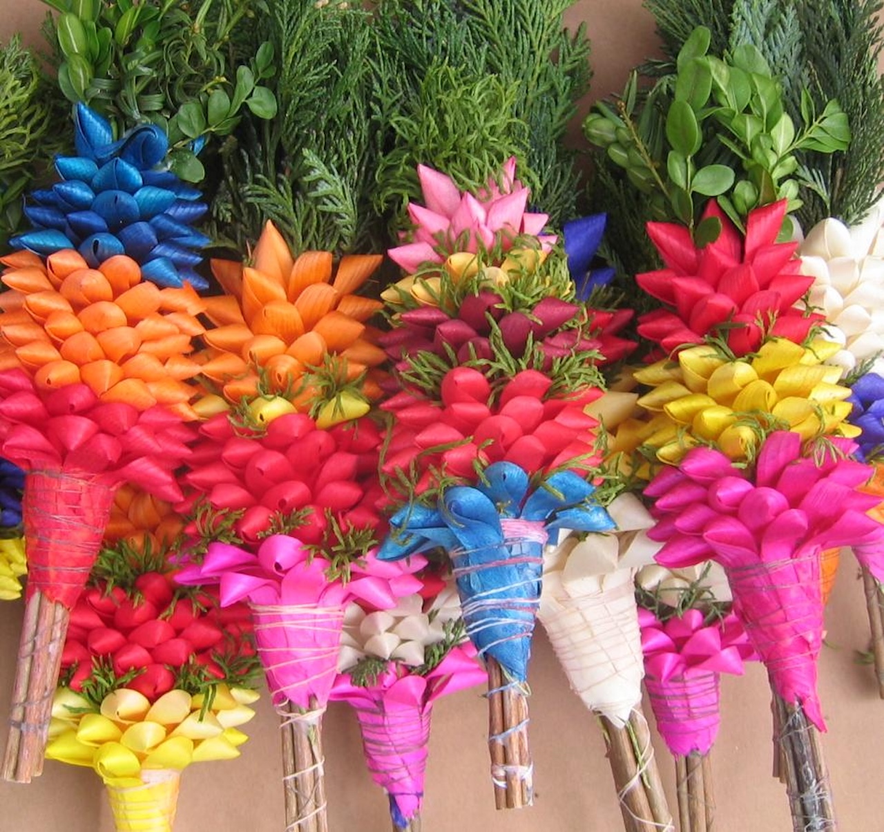 Cvetna nedelja: Zakaj danes v cerkve nesemo butare in oljčne vejice?