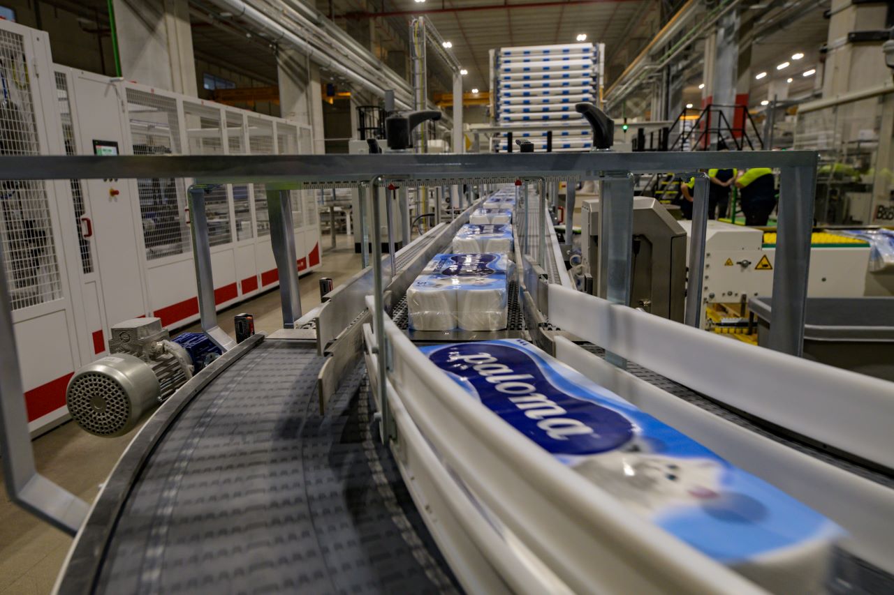 FOTO: V Palomi zagnali najsodobnejšo linijo v tem delu Evrope (v enem dnevu lahko proizvede več kot 600.000 rolic)