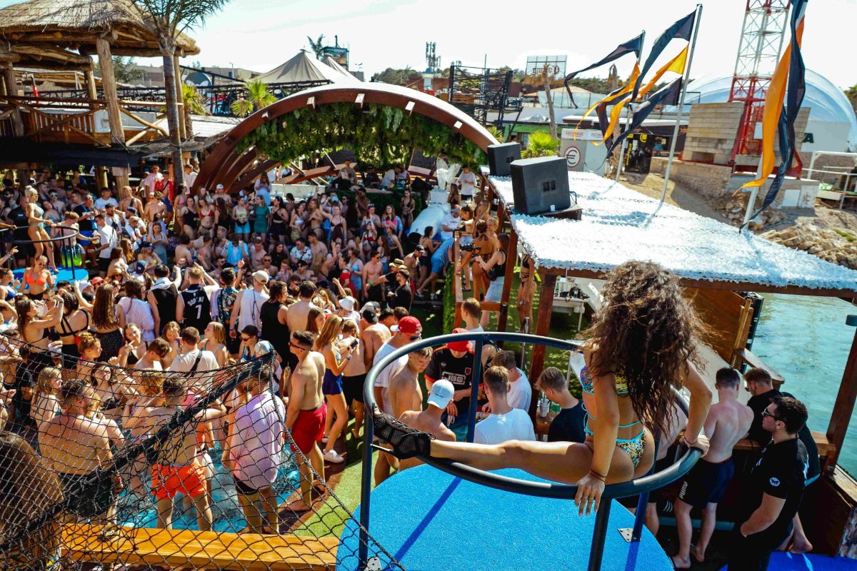 Popoln preobrat na Pagu: Na plaži Zrće uvajajo tihi režim