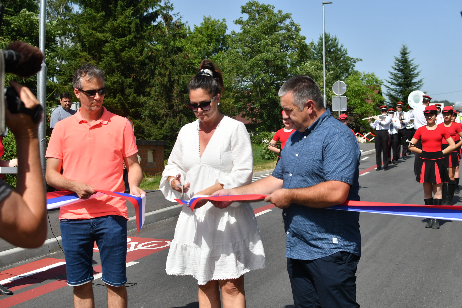 FOTO in VIDEO: V Rušah z godbo in mažoretkami otvorili prenovljeno ulico