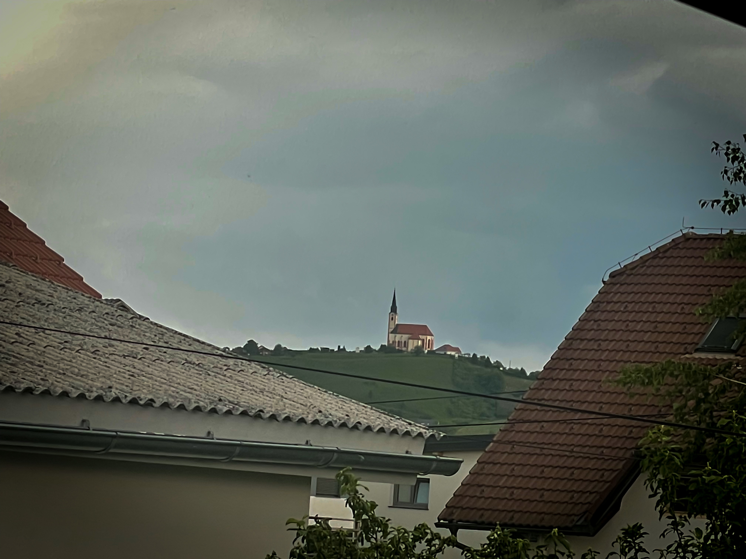 Pozor: Iz Avstrije k nam prihaja nevihta, v Podravju velika verjetnost pojava toče