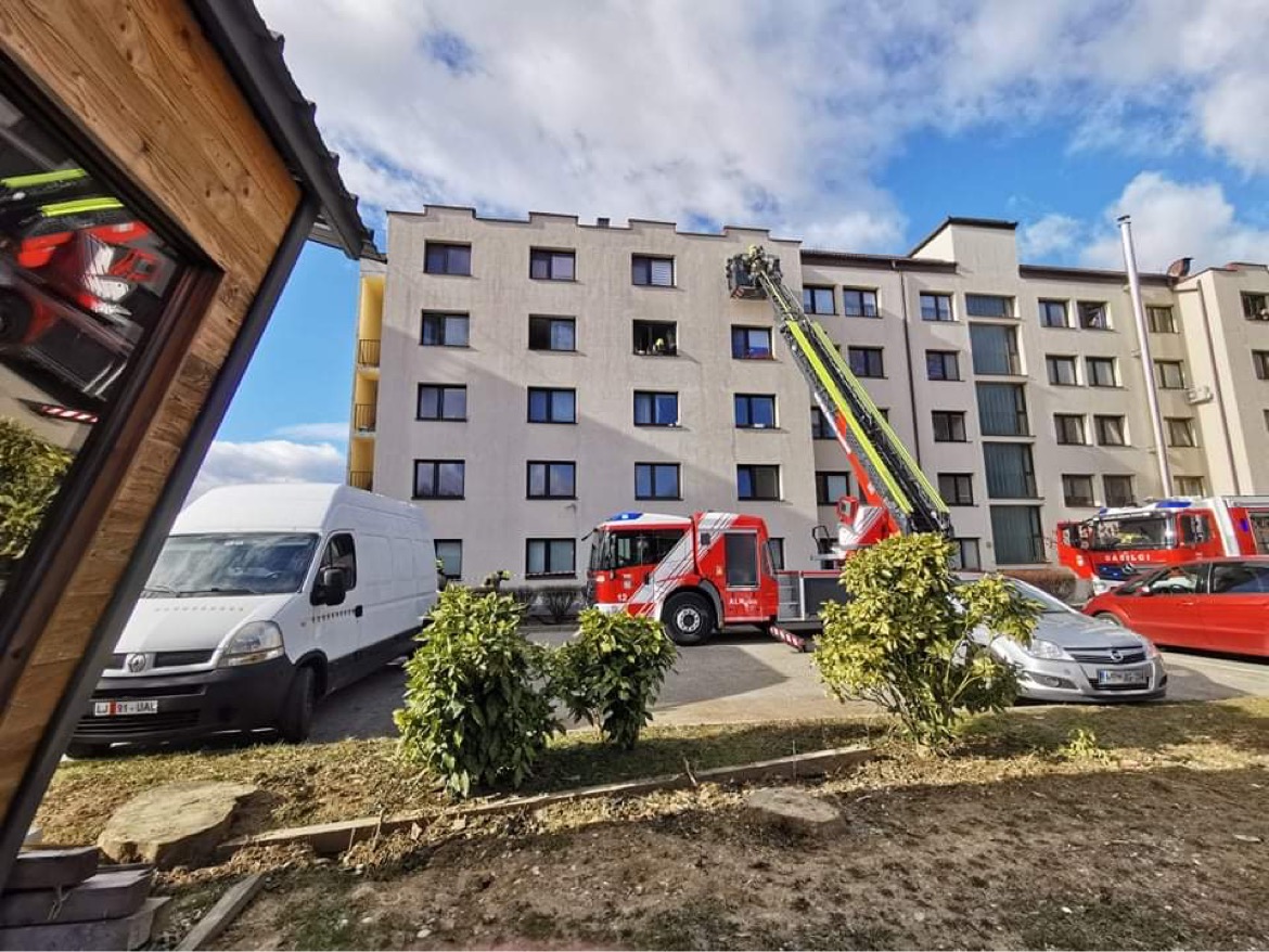 FOTO: Na Pobrežju zagorelo v kuhinji stanovanja