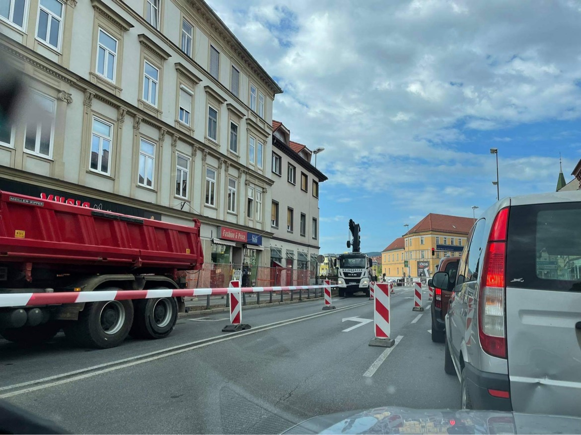 FOTO: Tej cesti v Mariboru se med potjo raje izognite