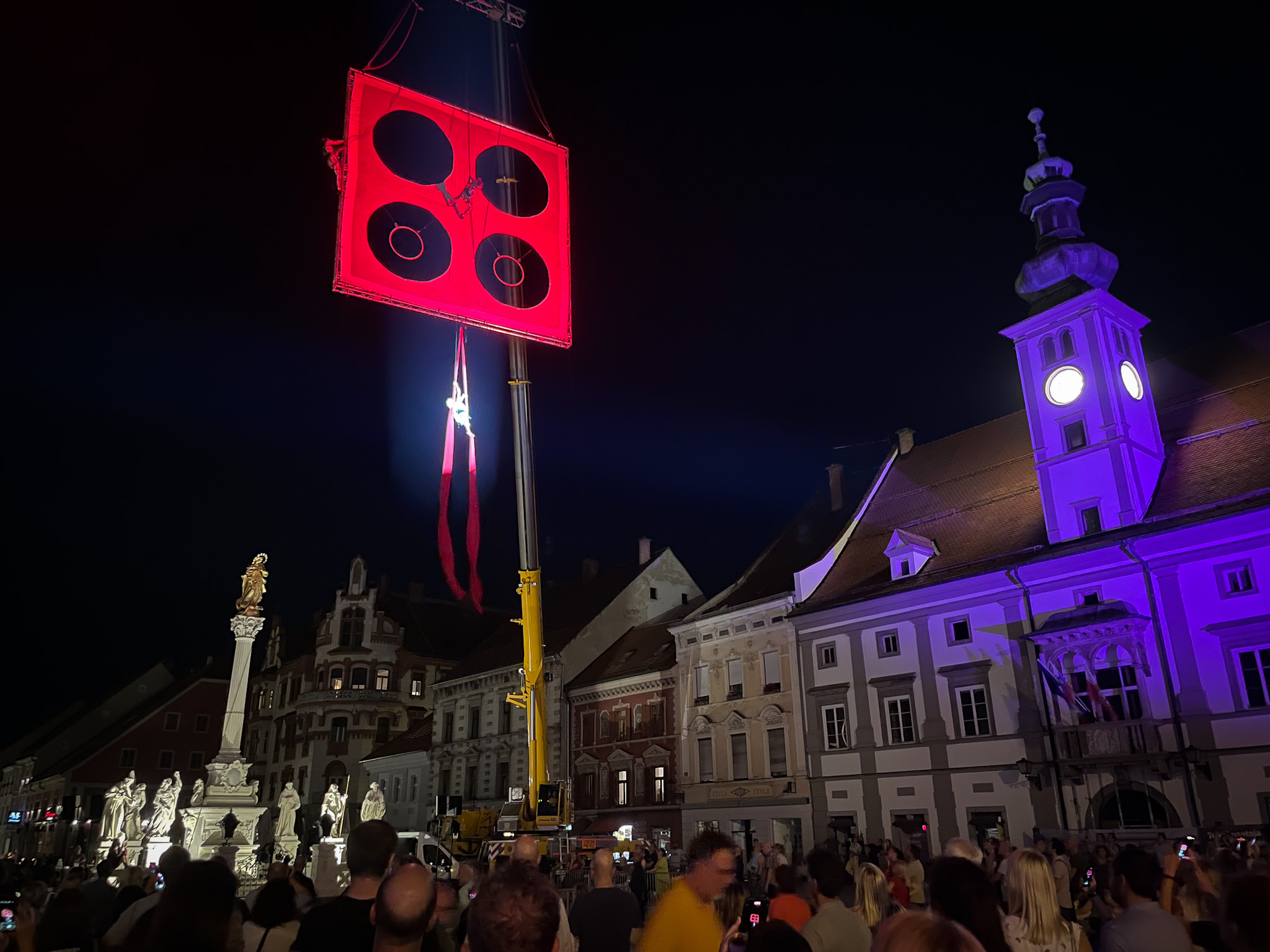 FOTO: Včerajšnji ulični spektakel na Festivalu Lent navdušil