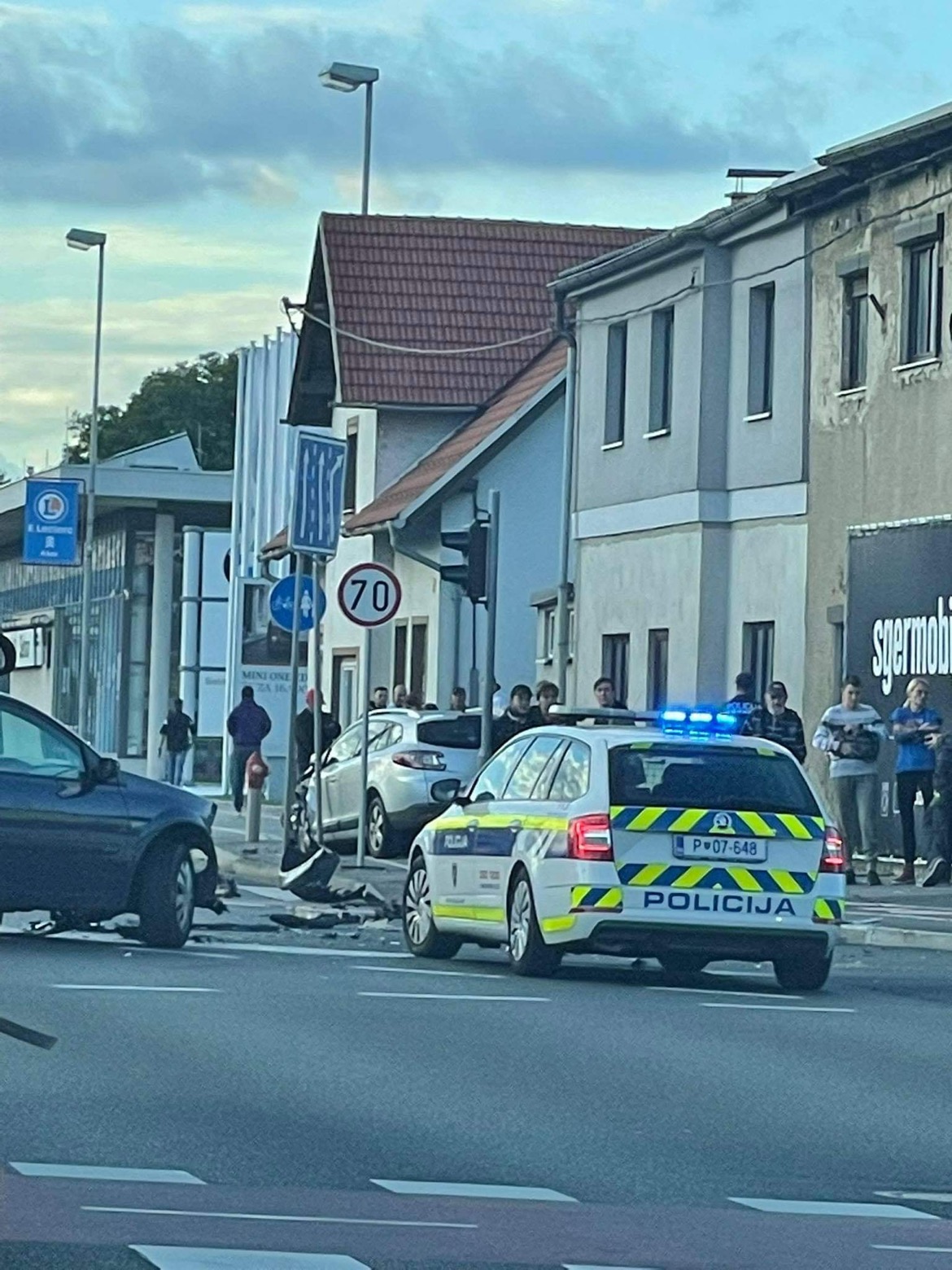 FOTO: Znova počilo na Ptujski, cesta proti Centru je zdaj zaprta