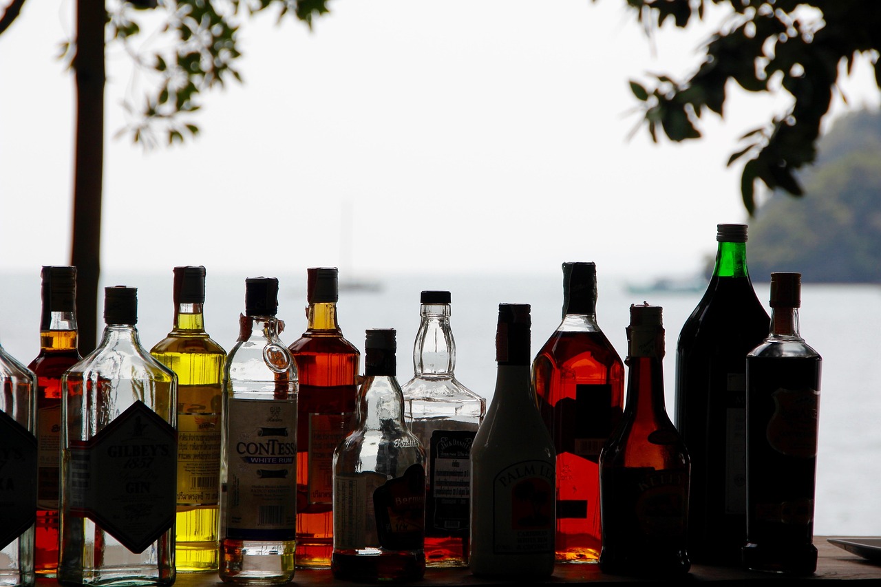 Alarmantno stanje v Turčiji: Zaradi ponarejenega alkohola umrlo več kot 100 ljudi