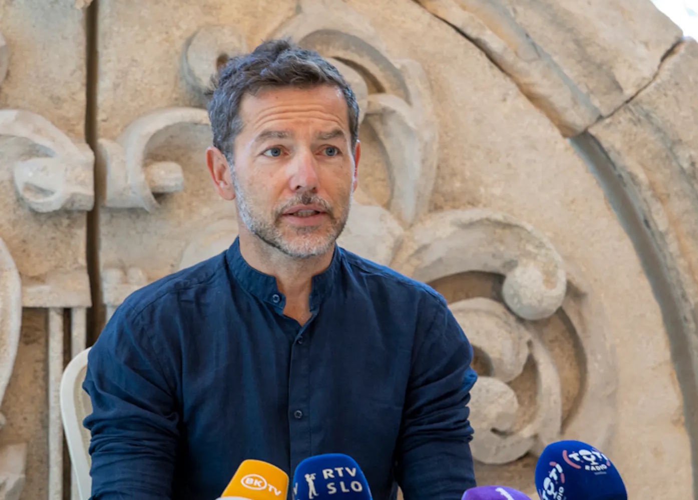 Dvom pri preverjanju datumov na dokumentu: Kdaj je Aleš Novak napisal odstopno izjavo?