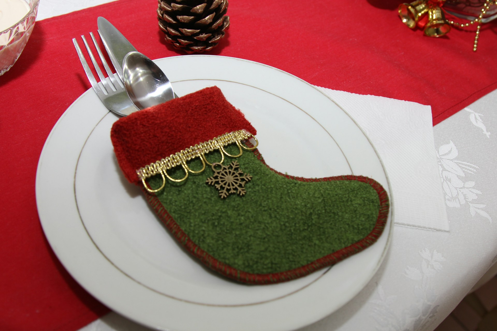 Se bojite, da se boste med prazniki zredili? Strokovnjaki razkrivajo, kaj se v tem času res dogaja s telesom