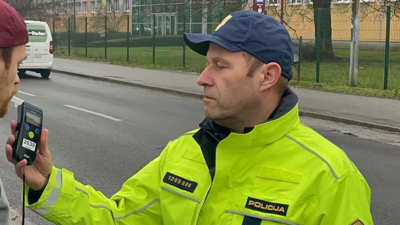 Mariborski policisti za vikend ustavili 287 voznikov: Toliko jih je "napihalo" čez dovoljeno mejo