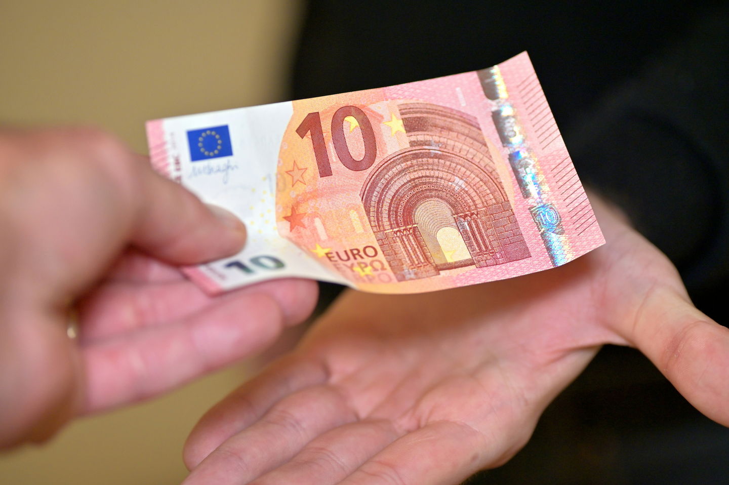 To je nezakonito in kaznivo: Poznate svoje pravice?