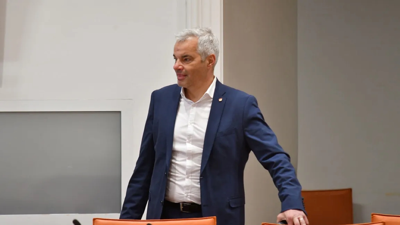 Odprta vprašanja po hišnih preiskavah: Je bila pri županu res zasežena gotovina?