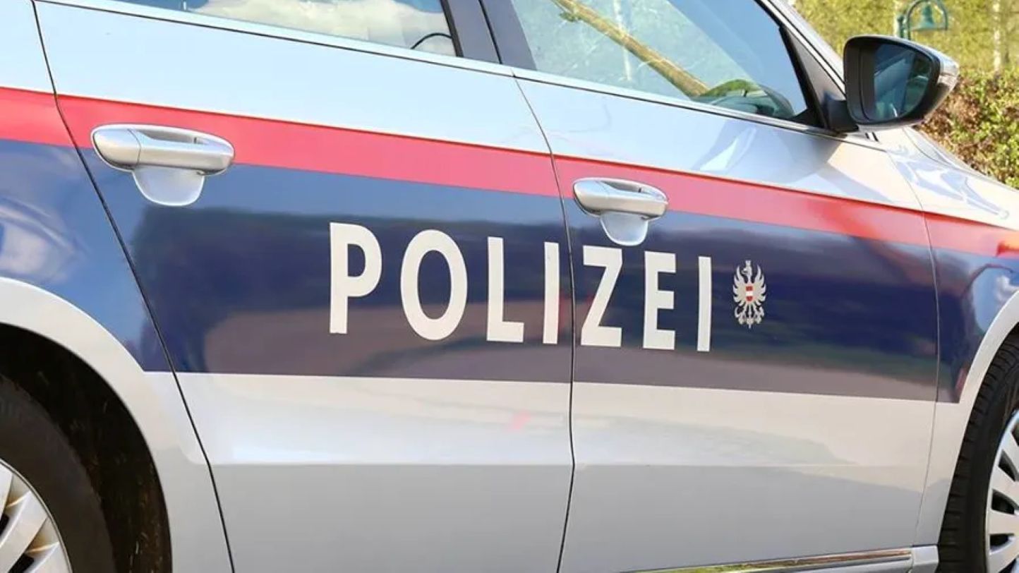 Policijska racija na taboru slovenskih študentov na avstrijskem Koroškem: Več kot 30 policistov in helikopter