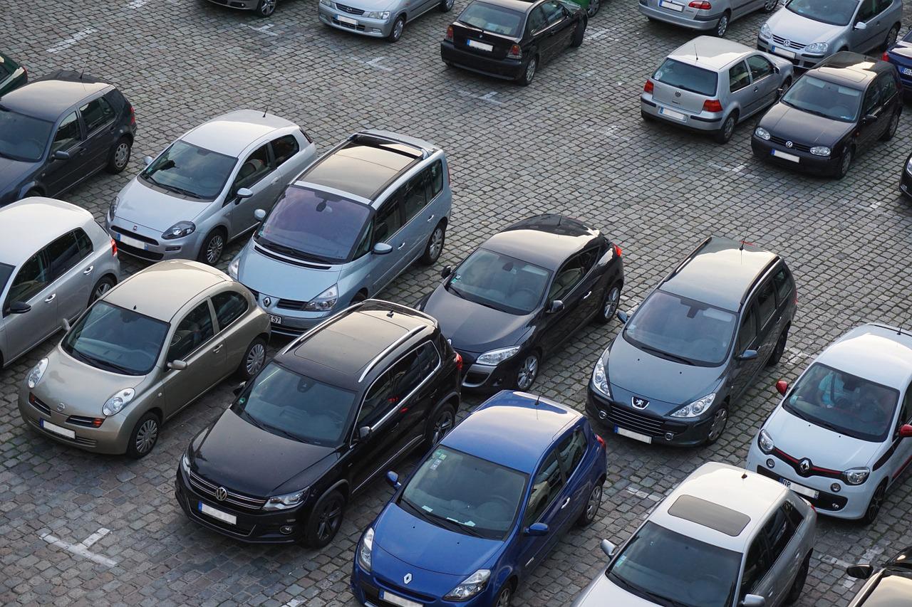 DNEVNA: Z današnjim dnem lahko lastniki avtomobilov pričakujejo podražitve