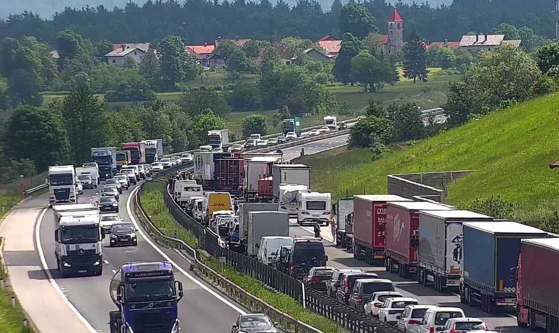 Od danes omejen promet za tovornjake tudi ob sobotah