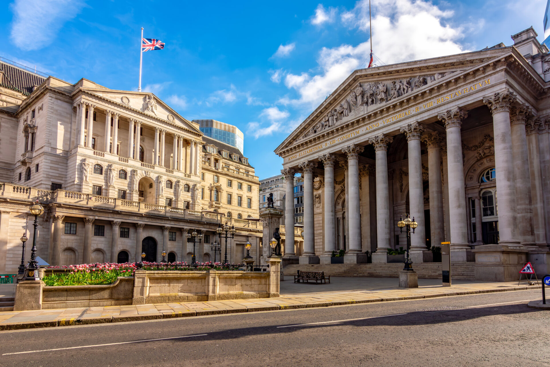 Strogo varovana skrivnost:  Odprli vrata podzemlja, kjer skrivajo 5000 ton zlata (VIDEO)