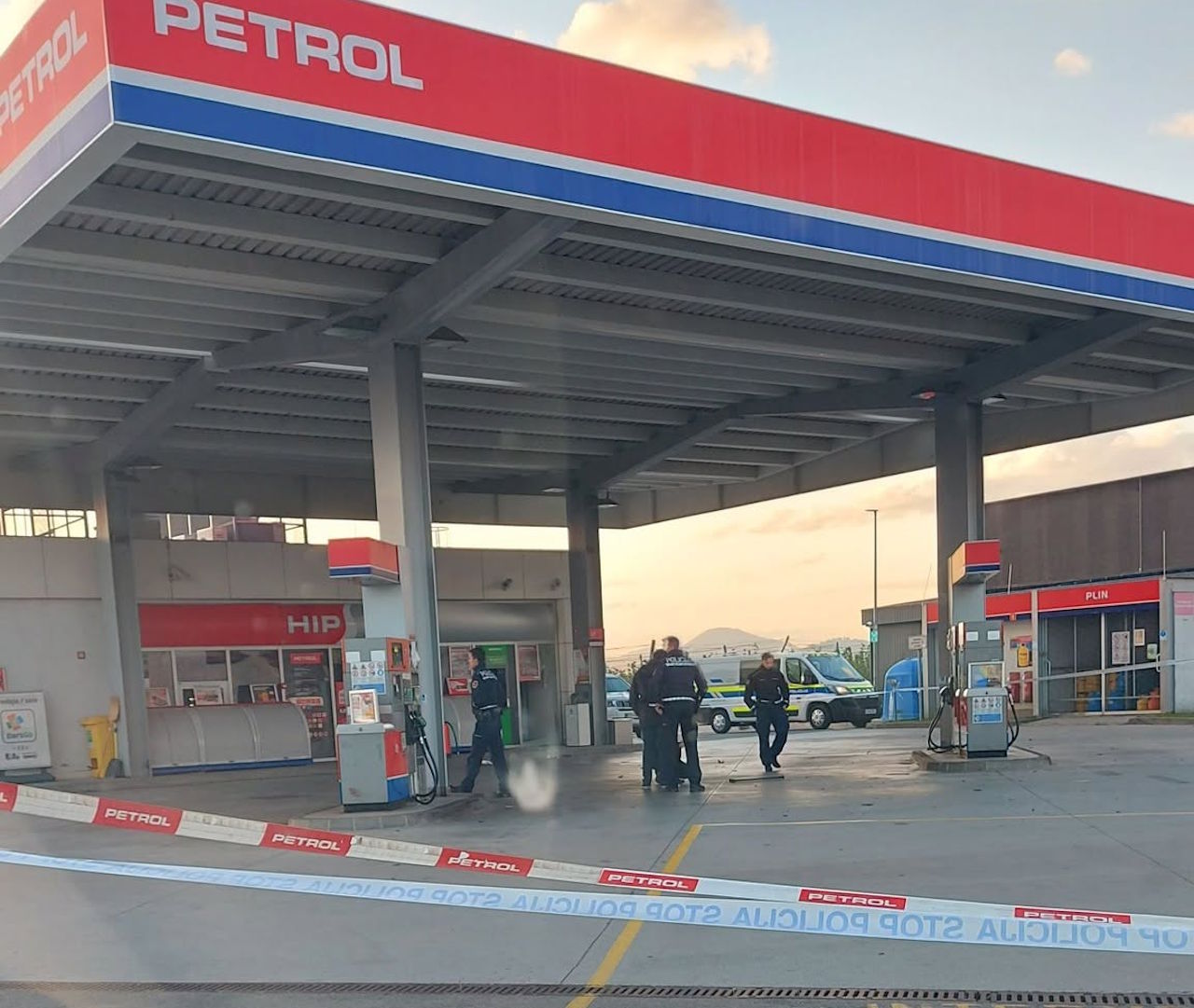 Nočna eksplozija v Šentrupertu: neznanci razstrelili bankomat in pobegnili