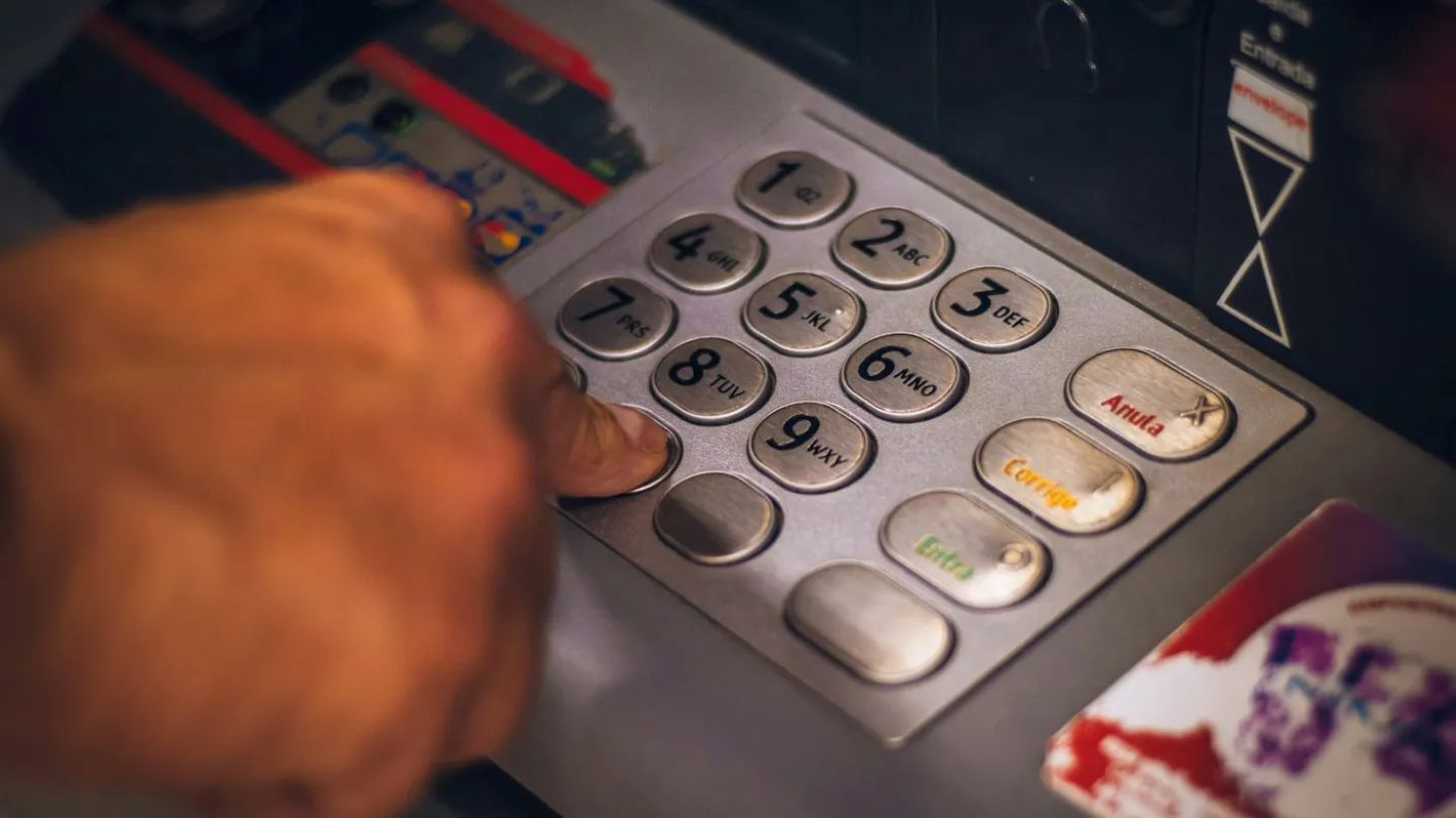 Novost na bankomatih, ki bo marsikoga razočarala