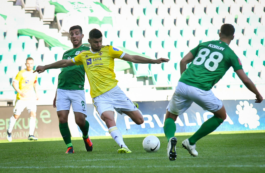 V boju za prvaka Maribor prevzel prvo mesto