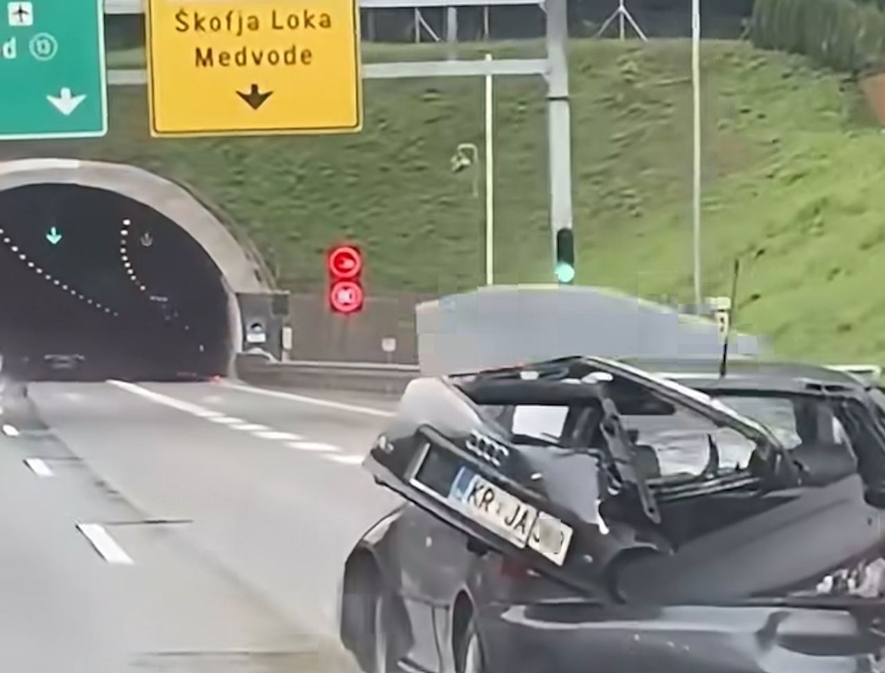 21-letnik po streljanju na policista še ni stopil pred sodnika, so pa našli pištolo
