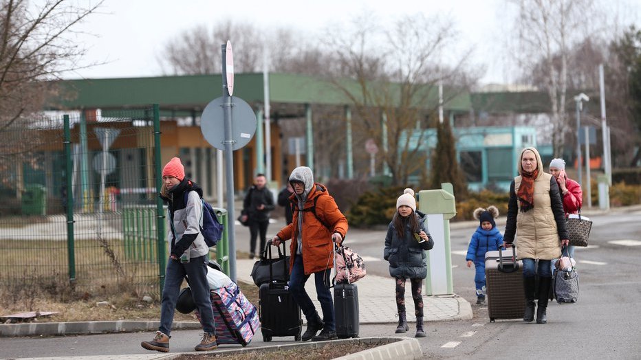 Slovenija ponoči sprejela 68 ukrajinskih beguncev