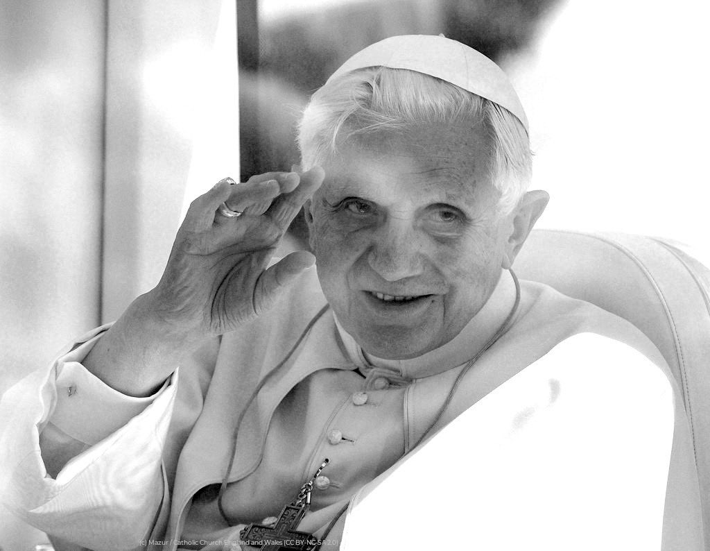 Znano, kdaj se bodo za večno poslovili od Benedikta XVI.