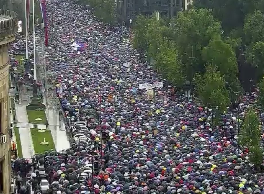 FOTO in VIDEO: V Beogradu ogromna množica ponovno v boj proti nasilju