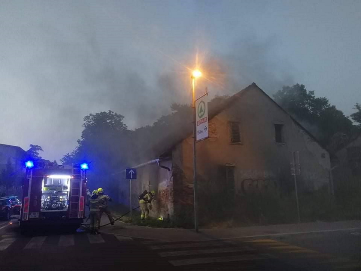 FOTO: Zagorelo pri mariborskem Magdalenskem parku