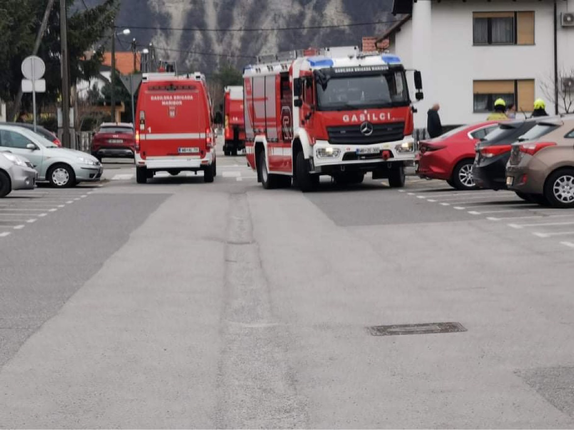 FOTO: V Mariboru prišlo do sproščanja nevarnih plonov