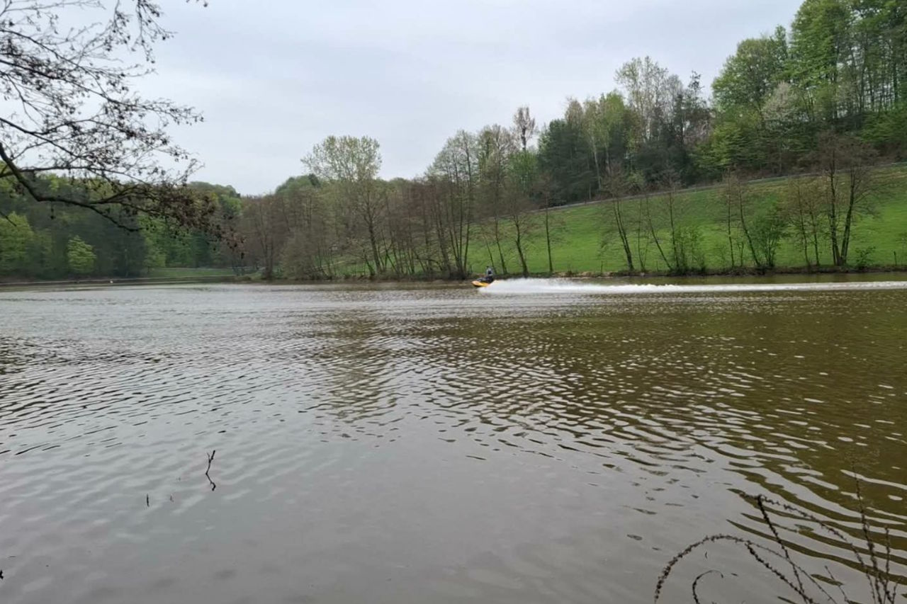 Ribe ostale brez kisika: Priljubljeno jezero v Slovenskih goricah zaprto do nadaljnjega