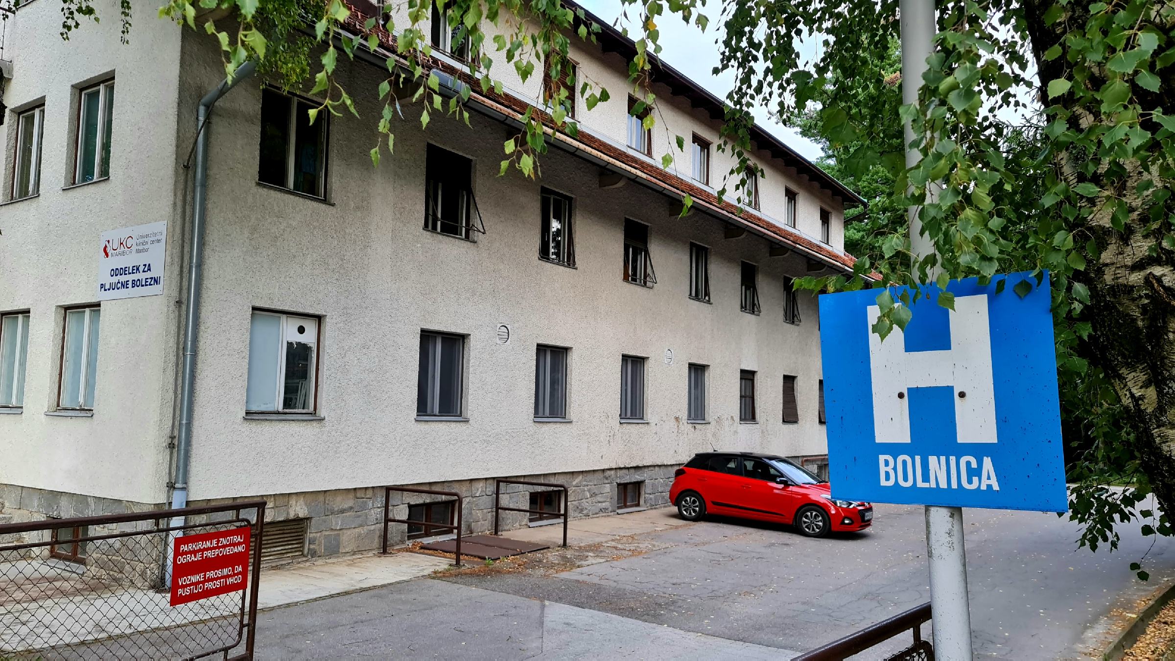 Še več komplikacij pri izbiri ponudnika za negovalno bolnišnico UKC Maribor