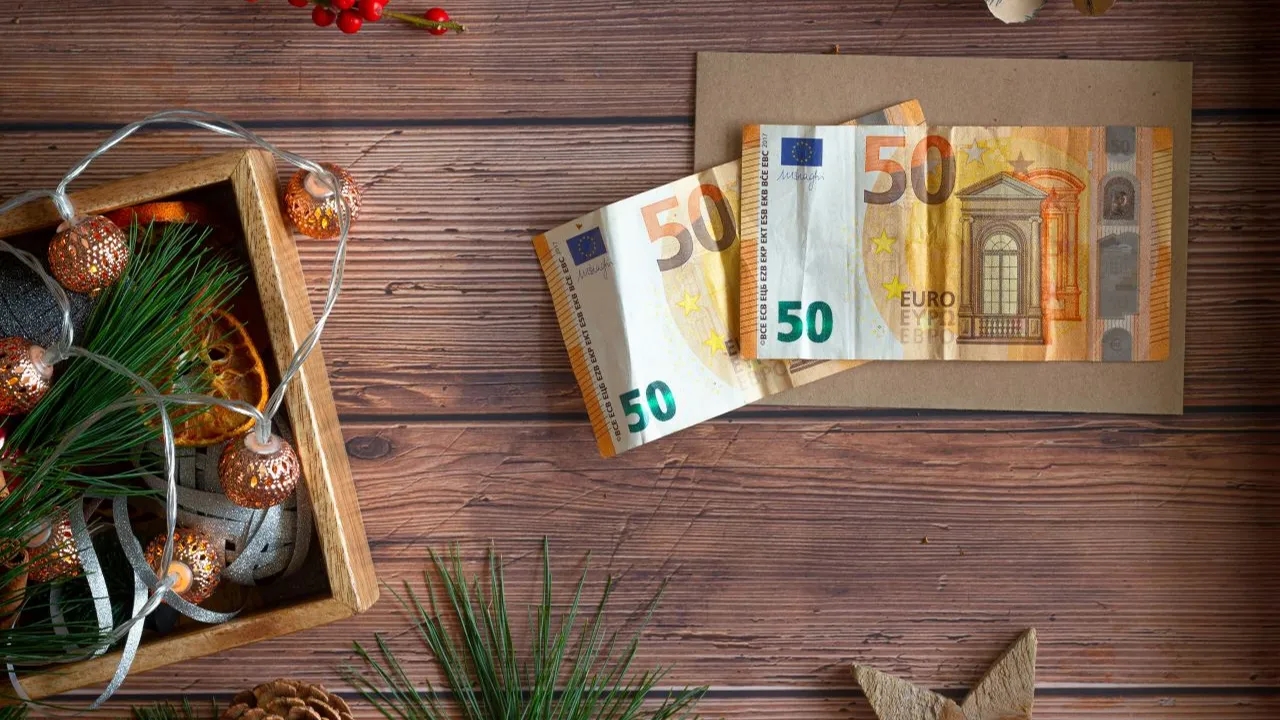 Inšpektorat za delo bo nadziral izplačila božičnic, za kršitev predvidene kazni