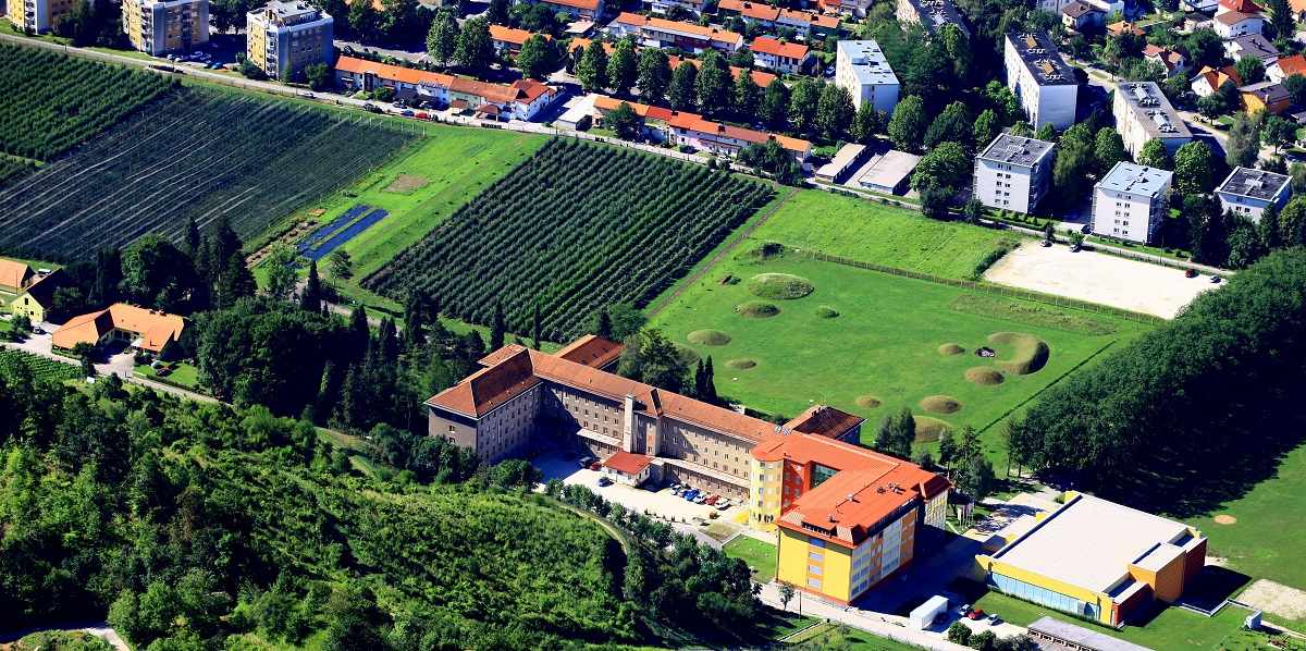 Maribor24.si KARIERNI SMEROKAZ: Izberi poklic prihodnosti na šoli z več kot 150-letno tradicijo in najlepšim razgledom!