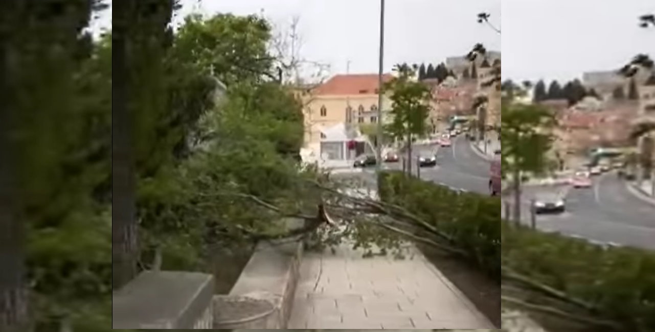 Orkanski veter v Dalmaciji pred prazniki povzroča veliko nevšečnosti