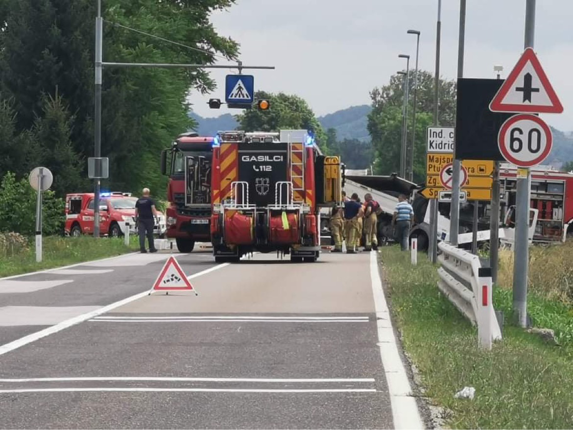 FOTO: Zaradi prometne nesreče zaprta cesta Maribor &#8211; Ptuj