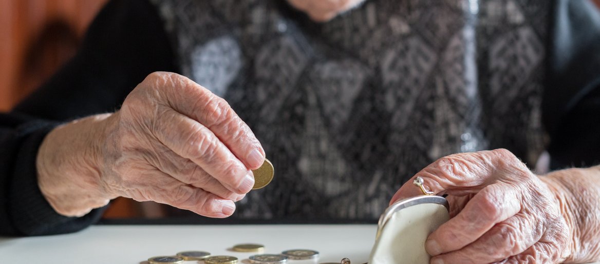 So upokojenci pod aktualno vlado prikrajšani in vsak dan bolj revni?