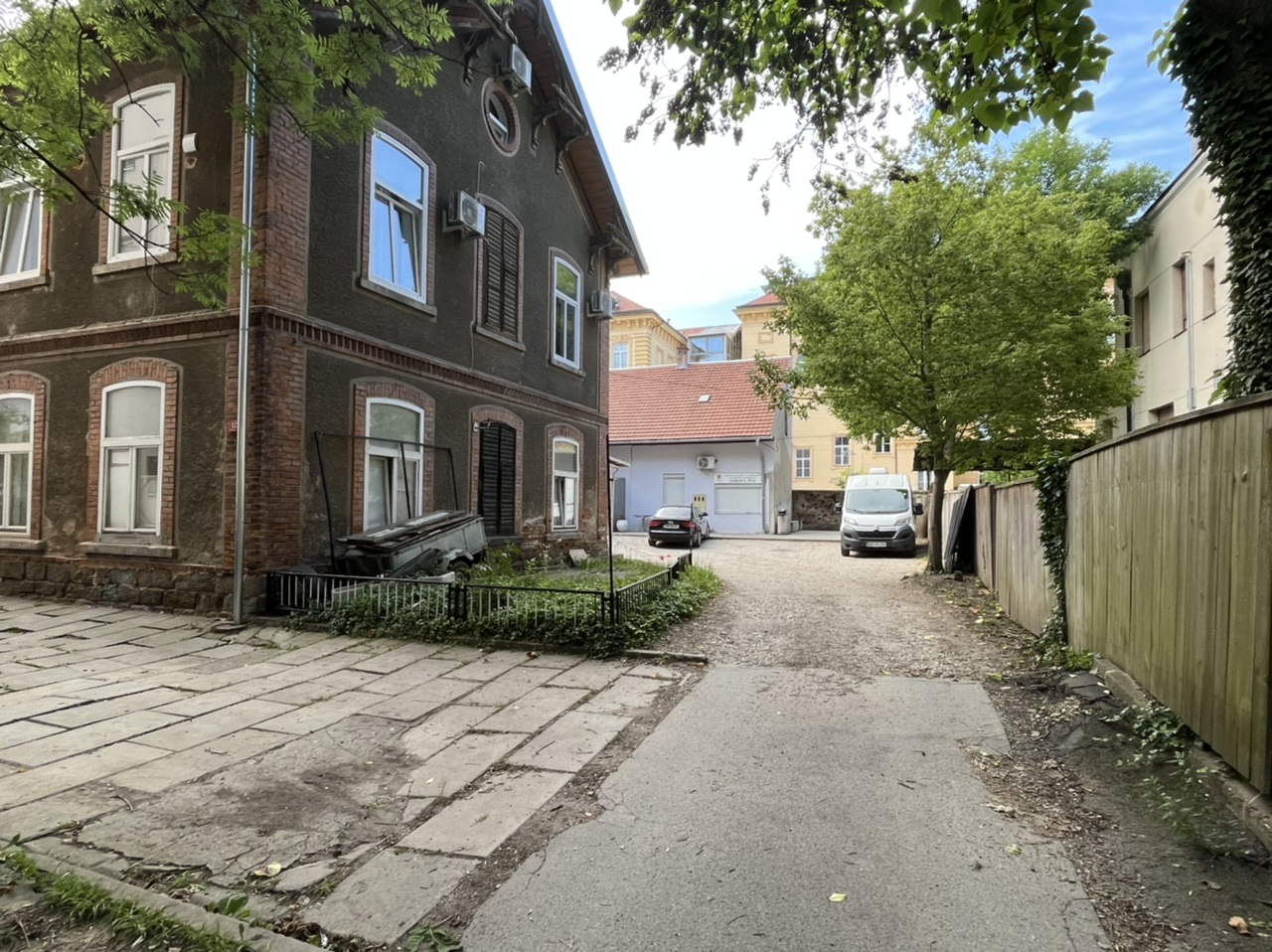 DNEVNA: Dnevni center za odvisnike povzroča skrbi bližnjim stanovalcem na Krekovi