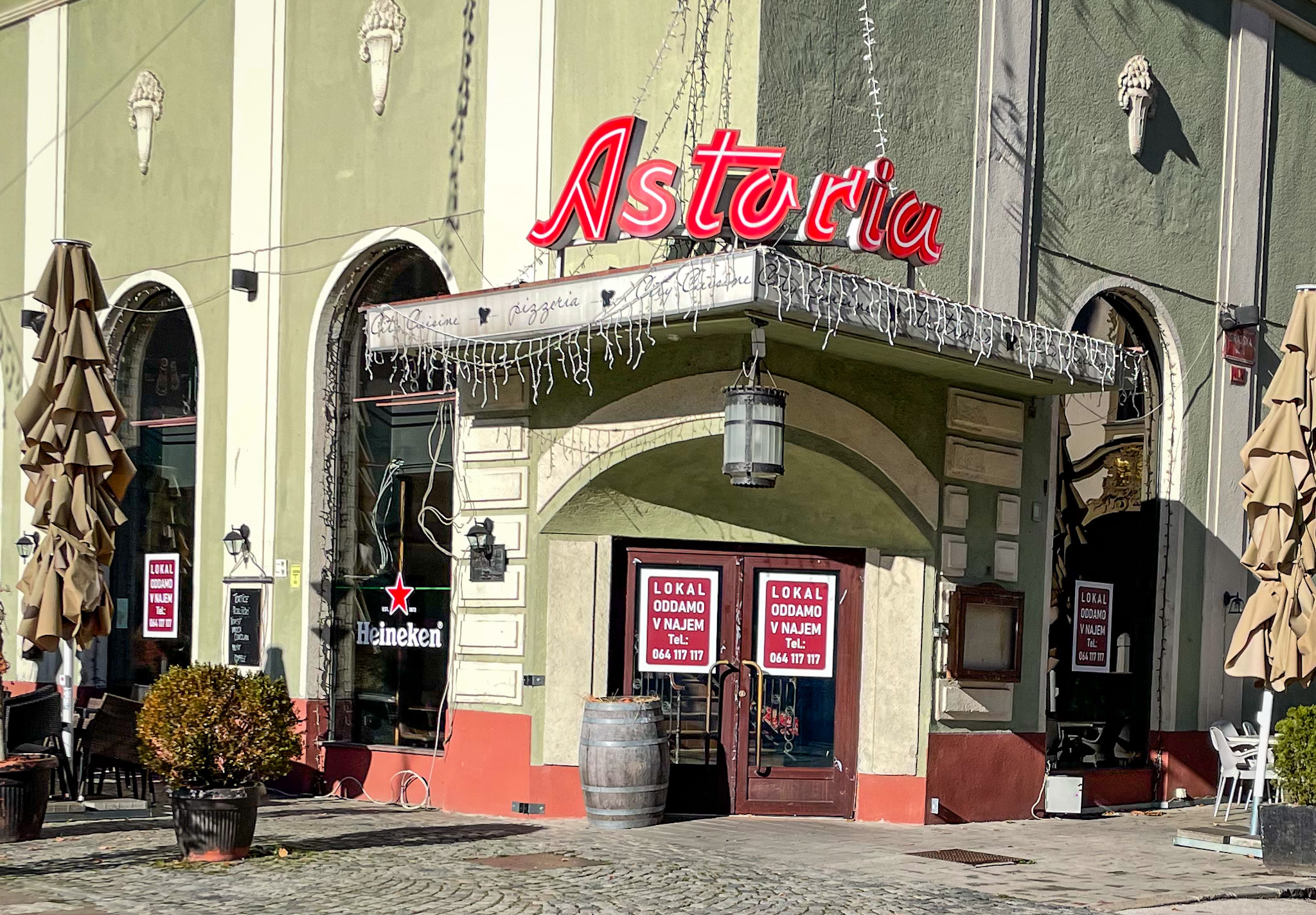 Vrata Astorie še vedno zapečatena, sedaj pa iščejo novega najemnika