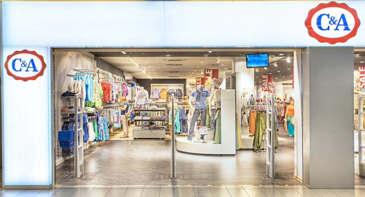 V znani trgovini z oblačili tihotapili kitajsko blago? 14 poslovalnic v stečaj