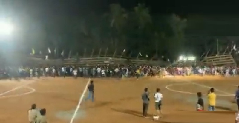 V Indiji se je med tekmo podrla tribuna, ranjenih več kot 200 navijačev