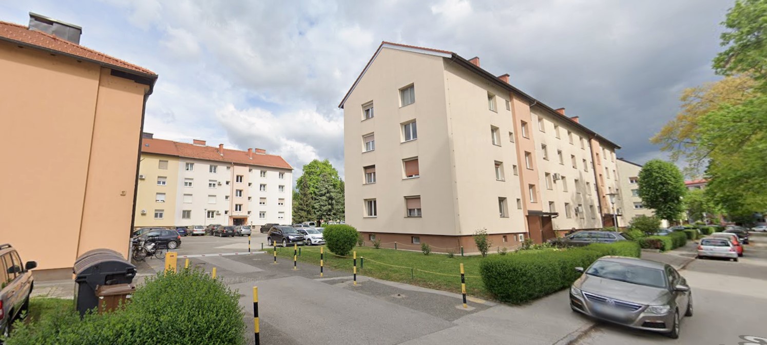 Stanovalci Celjske ulice po anonimni prijavi ostali brez parkirnih mest