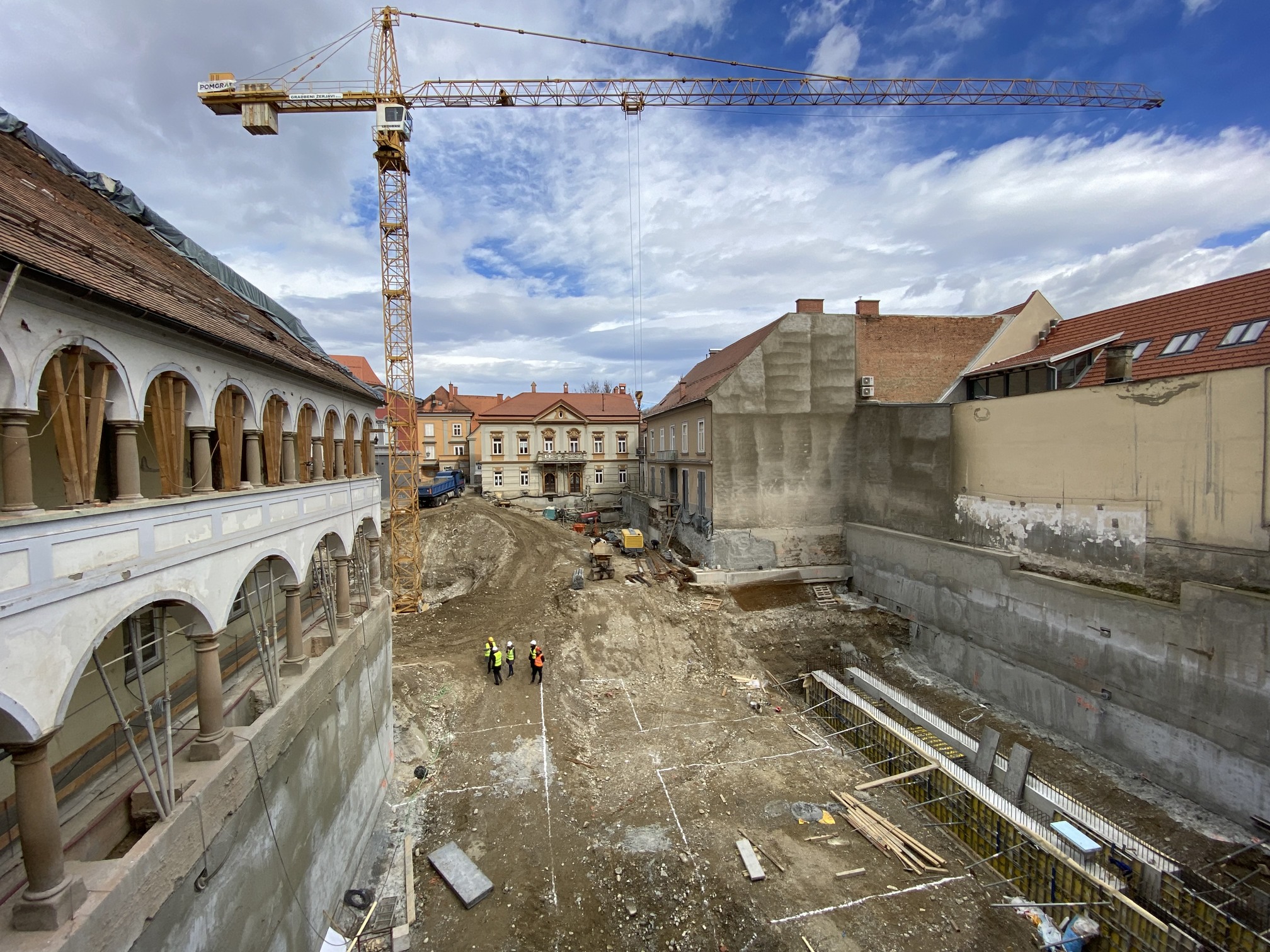 FOTO: Center Rotovž napreduje, gradbišče obiskal državni sekretar