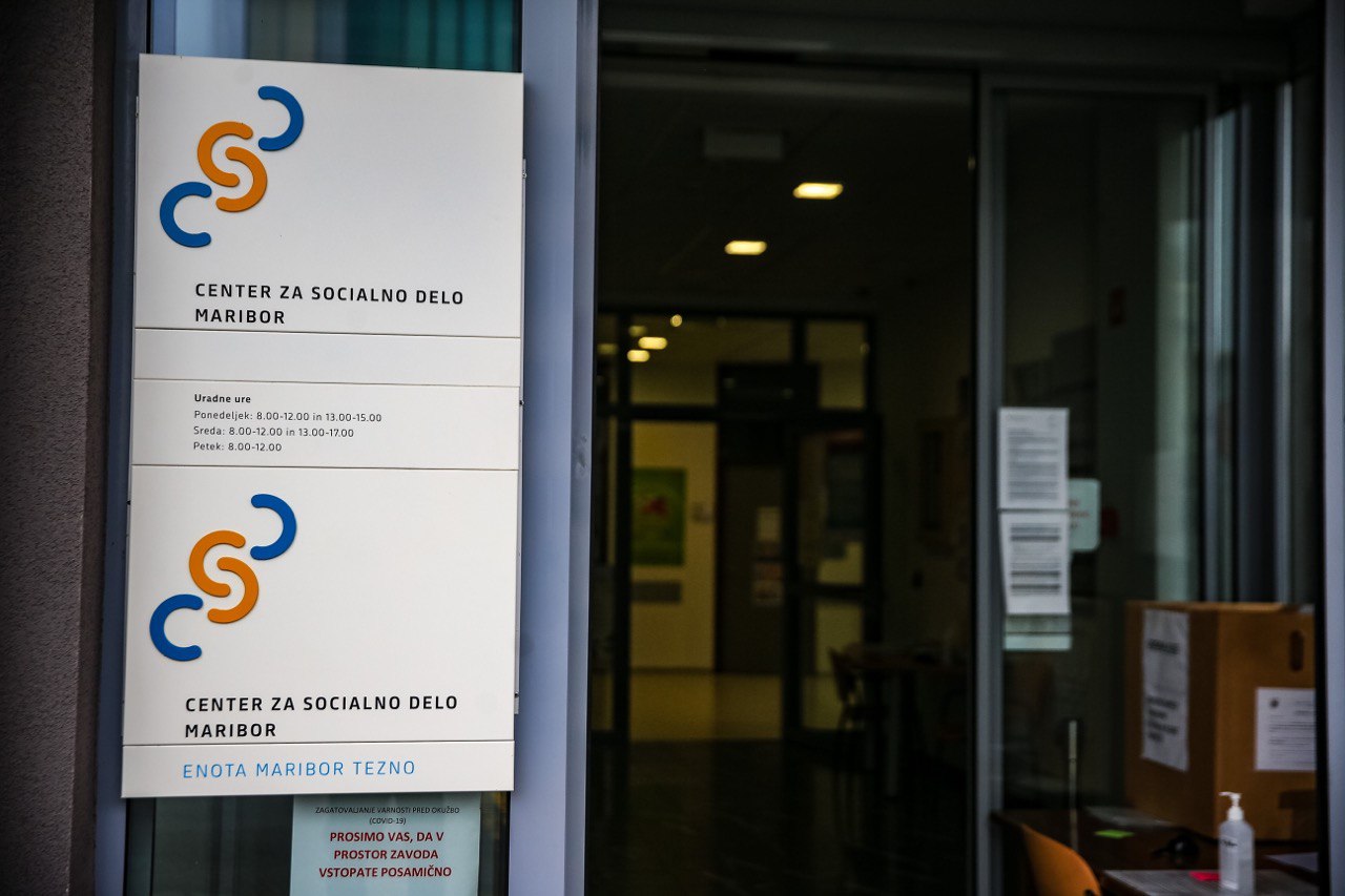 Socialni delavci pod plazom žalitev: Opozarjajo, da je ogrožen celoten sistem in otroci