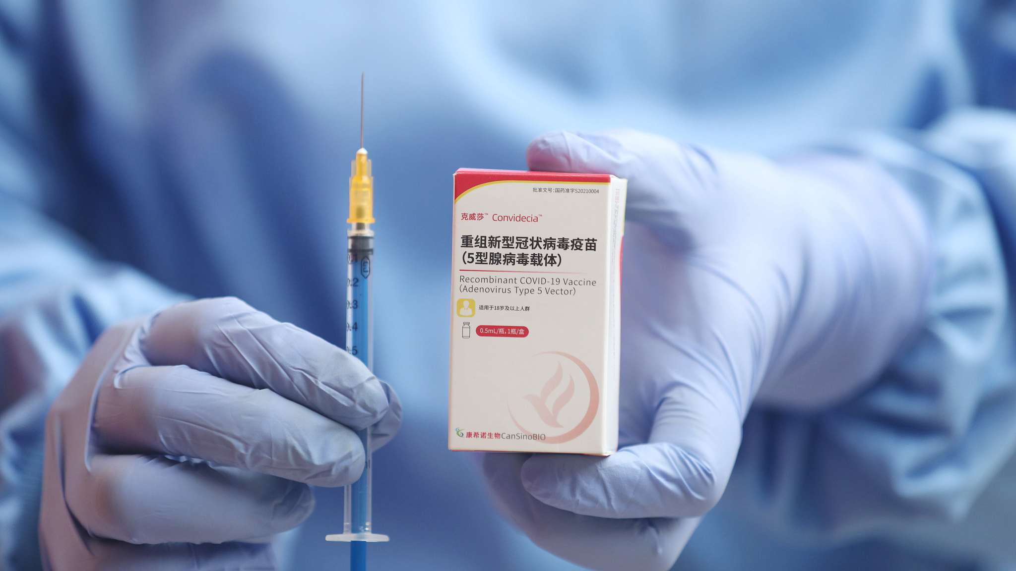 FOTO: WHO odobrila že enajsto cepivo proti covidu-19
