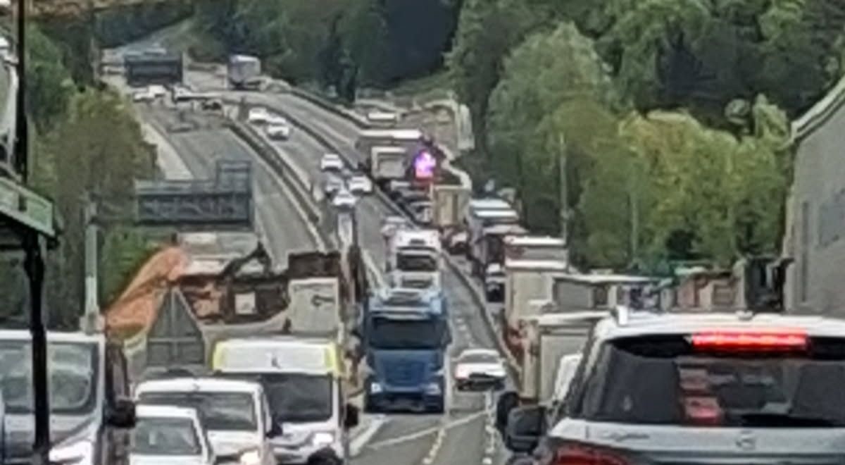 Zaradi okvare tovornega vozila zaprta štajerska avtocesta, zastoj sega že do Tepanja