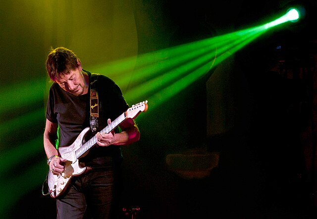 Umrl je priljubljeni glasbenik