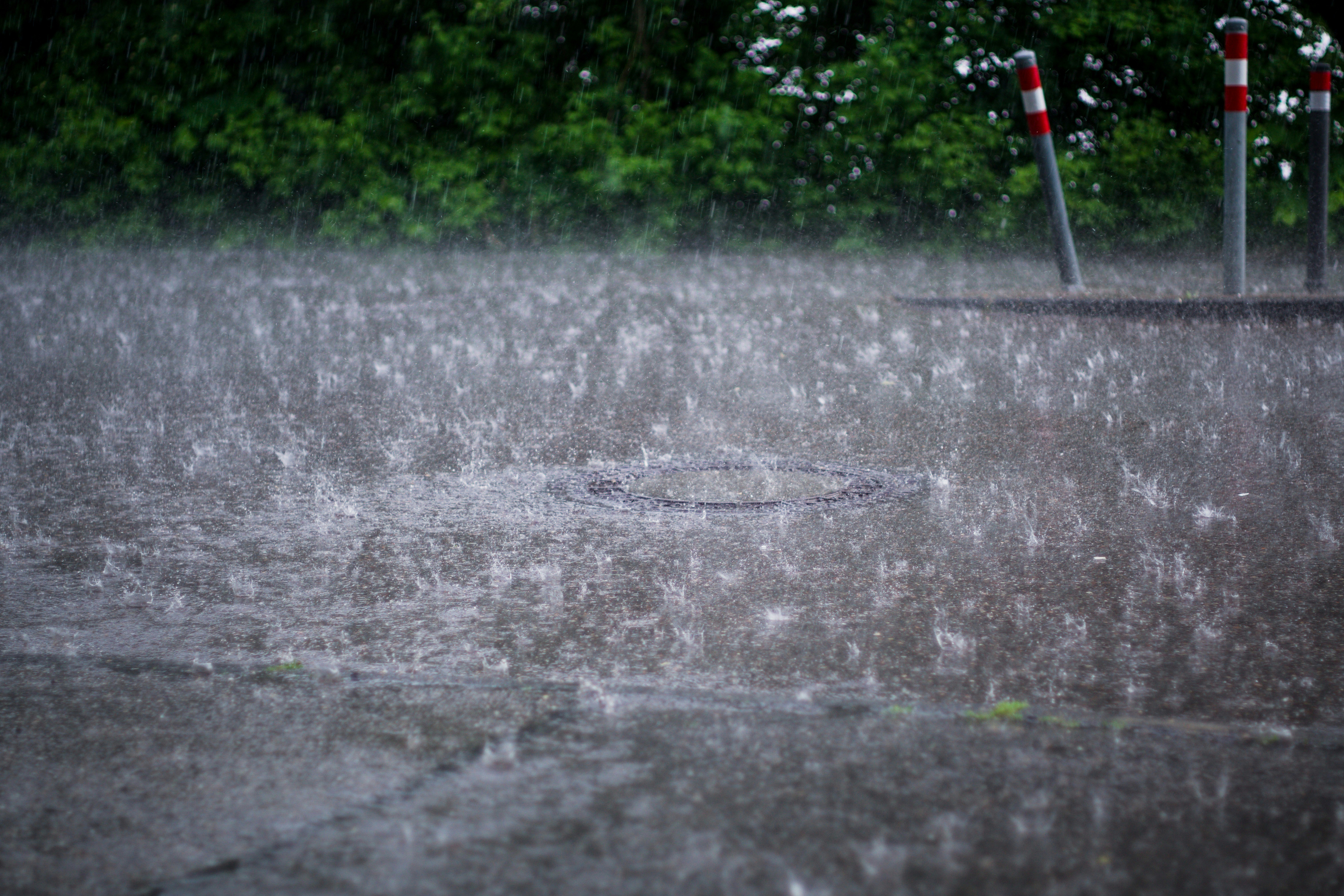 Meteorologi opozarjajo: Čaka nas najhujše neurje leta z uničujočo točo in možnostjo tornadov