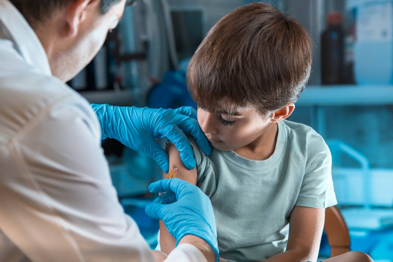 Pokorn: Cepljenje otrok od 5 do 11 leta zagotovo priporočamo