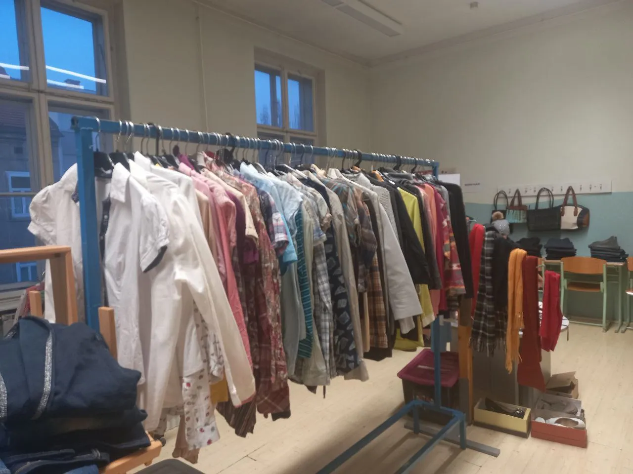 Ne kupuj novih oblačil, v Mariboru jih lahko zamenjaš