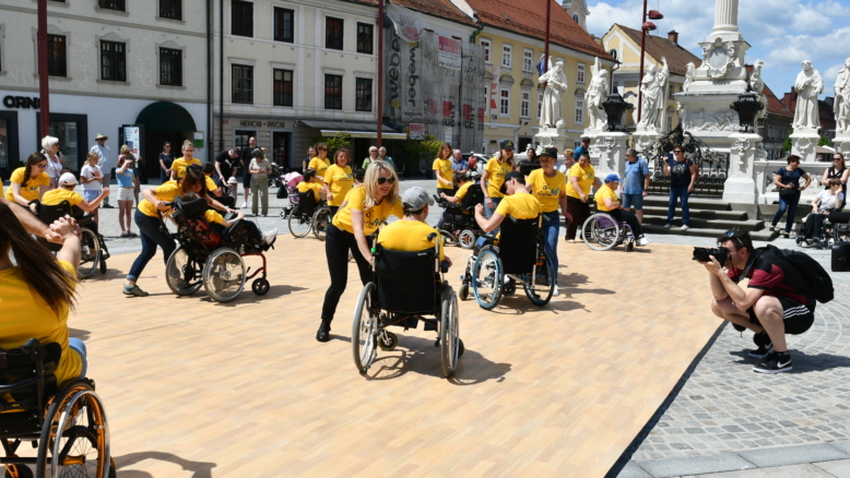 Fontano in Kužno znamenje bodo obarvali zeleno